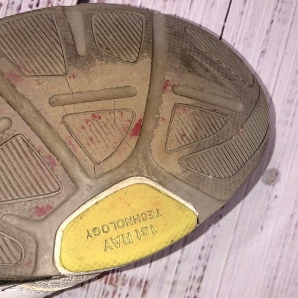 Vionic sneakers size 9 - Picture 5 of 10